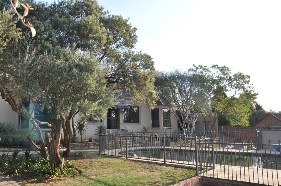 4 Bedroom Property for Sale in Langenhovenpark Free State